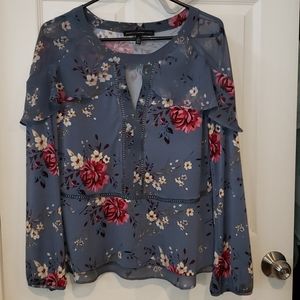 Wite house black market blouse